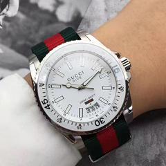 GUCCI  ဓါတ်ခဲနာရီ  အဝိုင်းပုံ   လက်တံနာရီအိုး   ပိတ်ကြိုး လူငယ်ခေတ်မှီစတိုင်  အမျိုးသား  နာရီ  လက်ပတ်နာရီ 021236 13438030