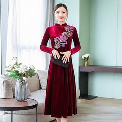 Cheongsam တိုးတက်ဗားရှင်း ဂါဝန် ဆောင်းဉီးရာသီ 2019 ဒီဇိုင်းသစ် လေတိုက် ခေတ်ဆန် ပန်းထိုး ရှေးရိုးရာစတိုင် တရုတ်စတိုင် ရွှေကတ္တီပါ စကပ်ရှည်