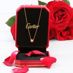 Cartier ဖန်စီဆွဲကြိုး  အမျိုးသမီး ဒီဇိုင်းသစ်  fancyဆွဲကြိုး ဆွဲကြိုး လည်ဆွဲသတ္တု ရွှေရည်စိမ်  Fancy  စိန်တပွင့်ပါ ဆွဲကြိုး   003330