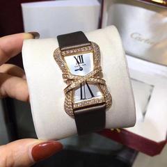 Cartier  ဓါတ်ခဲနာရီ  အခြားပုံ အလူမီနီယံအိုး  သားရေကြိုး လူလတ်အမျိုးသမီးနာရီ   နာရီ  ခေတ်မှီစတိုင်  အမျိုးသမီး လက်ပတ်နာရီ 021172 13452181