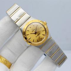 OMEGA  ဓါတ်ခဲနာရီ   အဝိုင်းပုံ   အလူမီနီယံအိုး   အလူမီနီယံကြိုး လူငယ်လူလတ်   ခေတ်မှီစတိုင်     30မီတာရေစိုခံ  အမျိုးသမီး ဝတ် နာရီလက်ပတ်နာရီ  020215